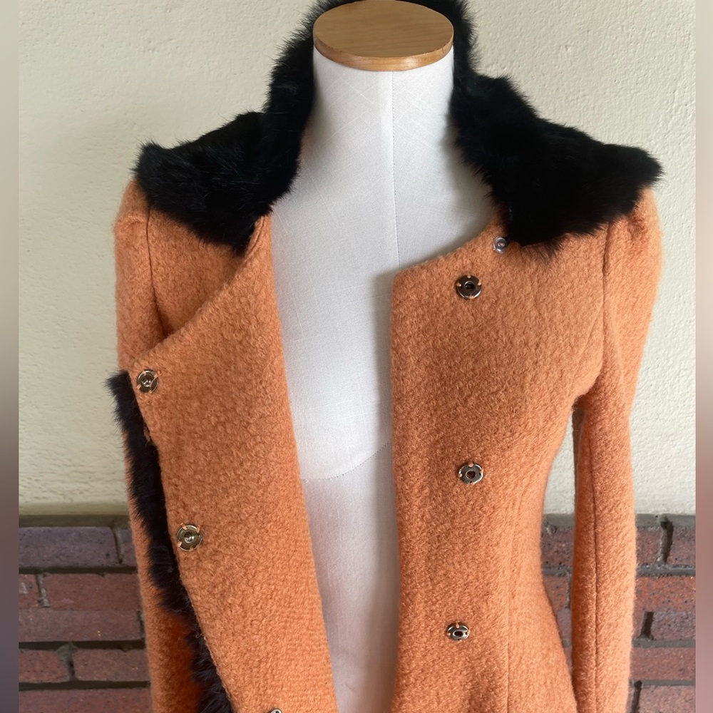 Vintage | Elegant Dress Coat with Black Fur Accents - Picture 7 of 15